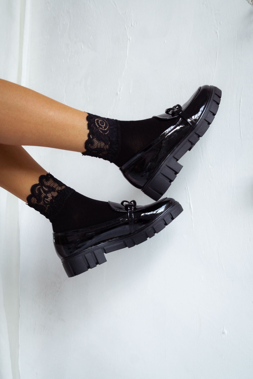 Cotton Socks with Wide Lace Trim – Cosy, Chic & Elegant