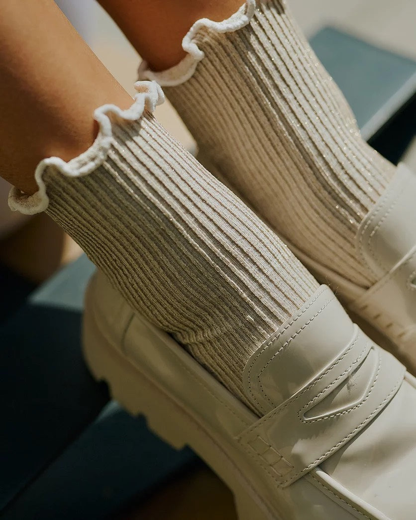 Women’s Ruffle Ankle Socks with Metallic Trim – Elegant Hosiery Accessory