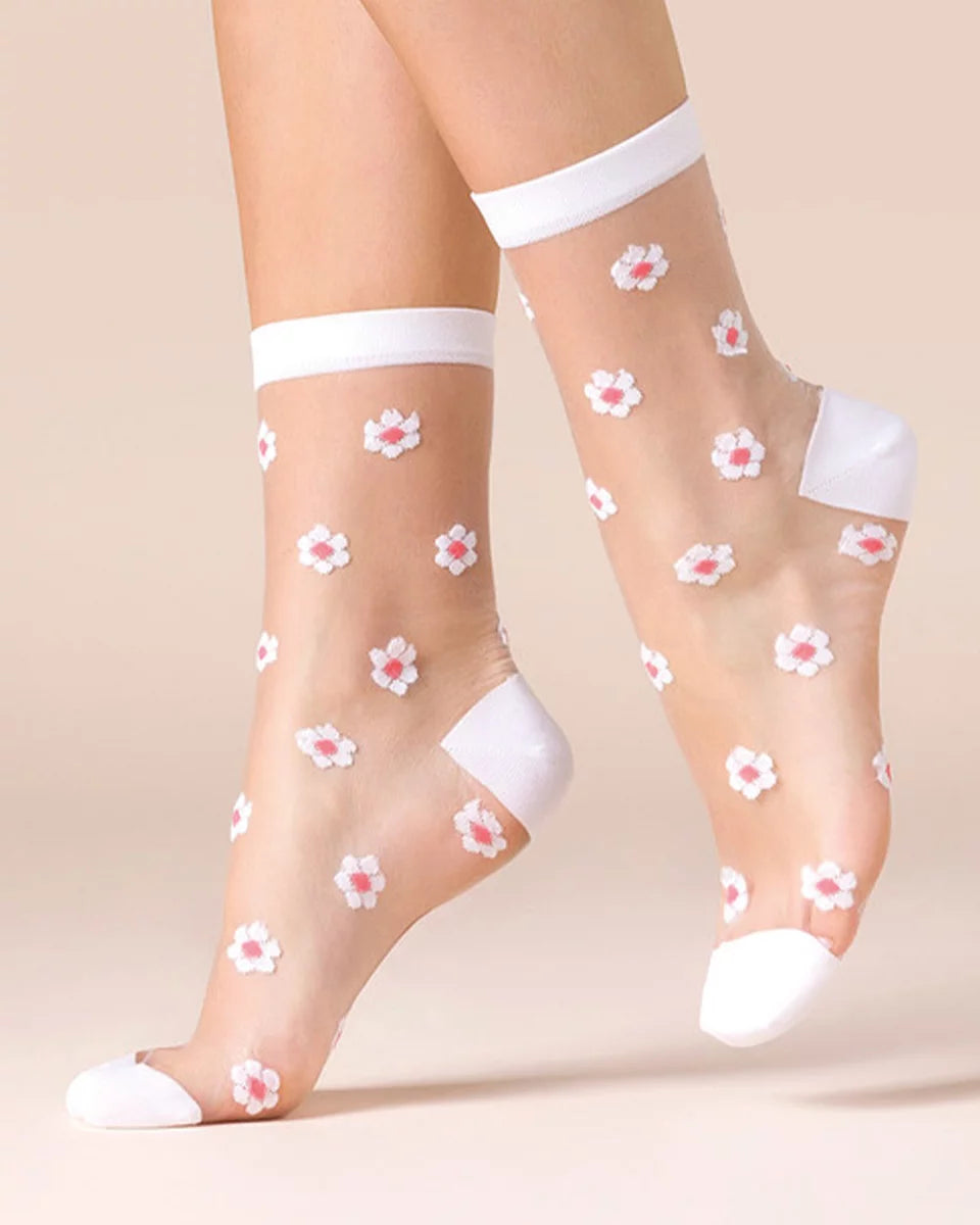Sheer Floral Ankle Socks – Delicate Daisy Pattern in Pink – Elegant & Trendy