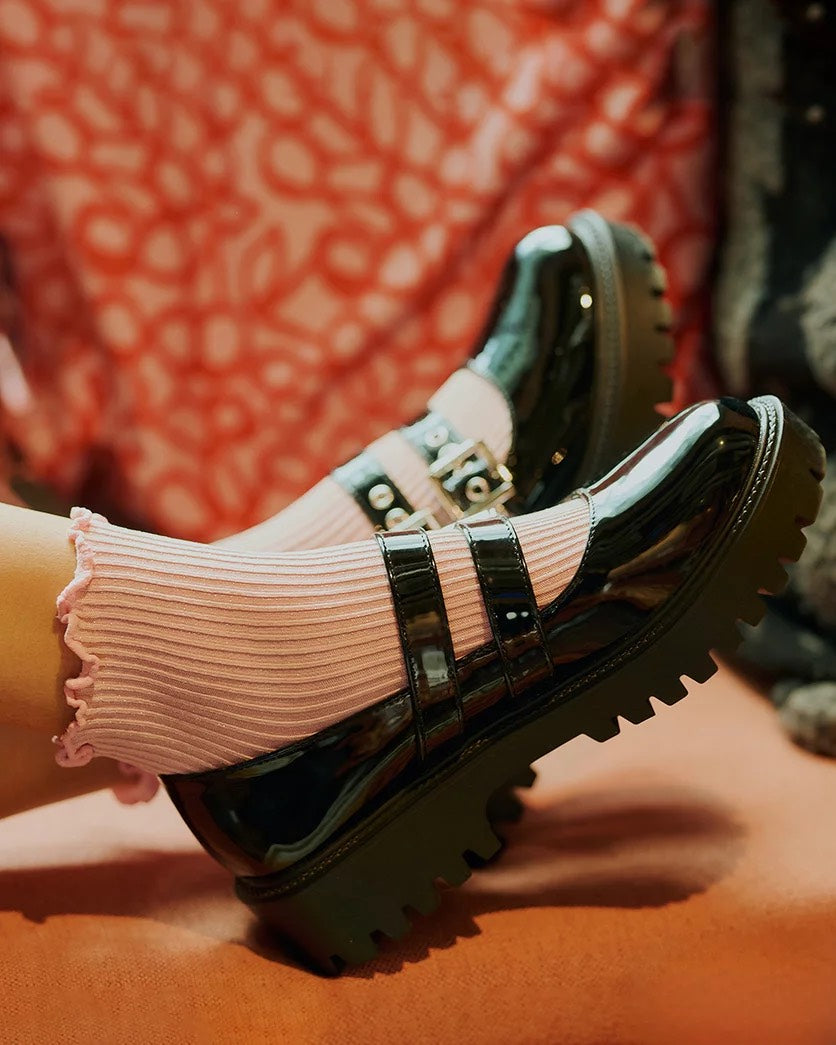 Women’s Ruffle Ankle Socks with Metallic Trim – Elegant Hosiery Accessory